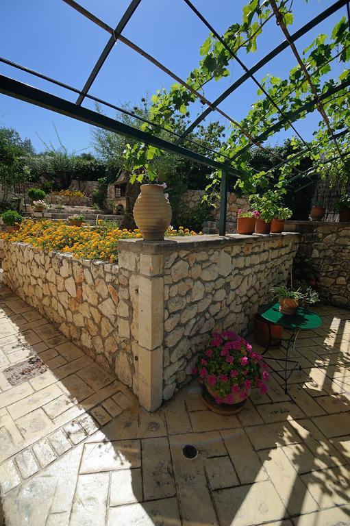 Evianna Studios Mousata Exteriér fotografie