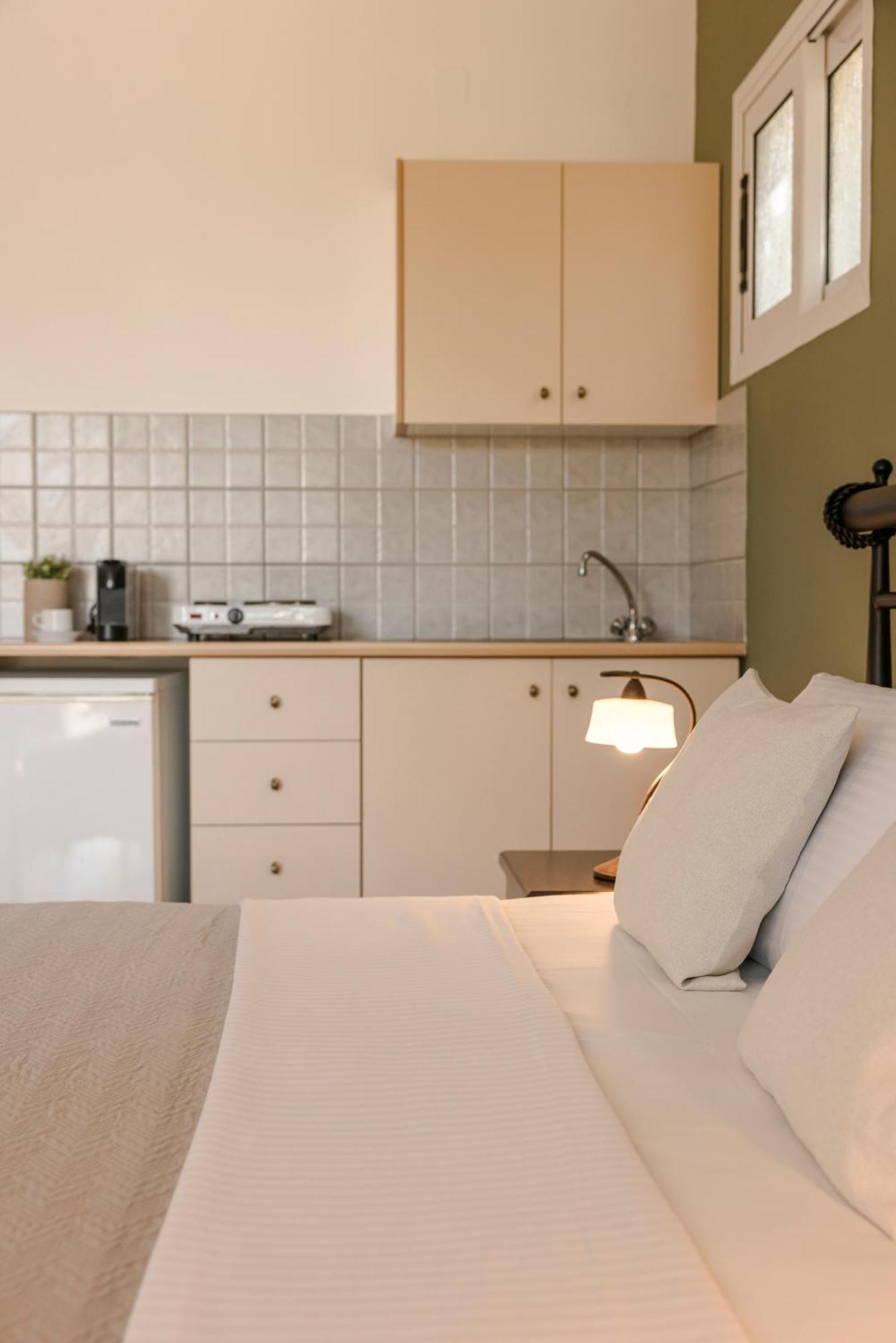 Evianna Studios Mousata Exteriér fotografie