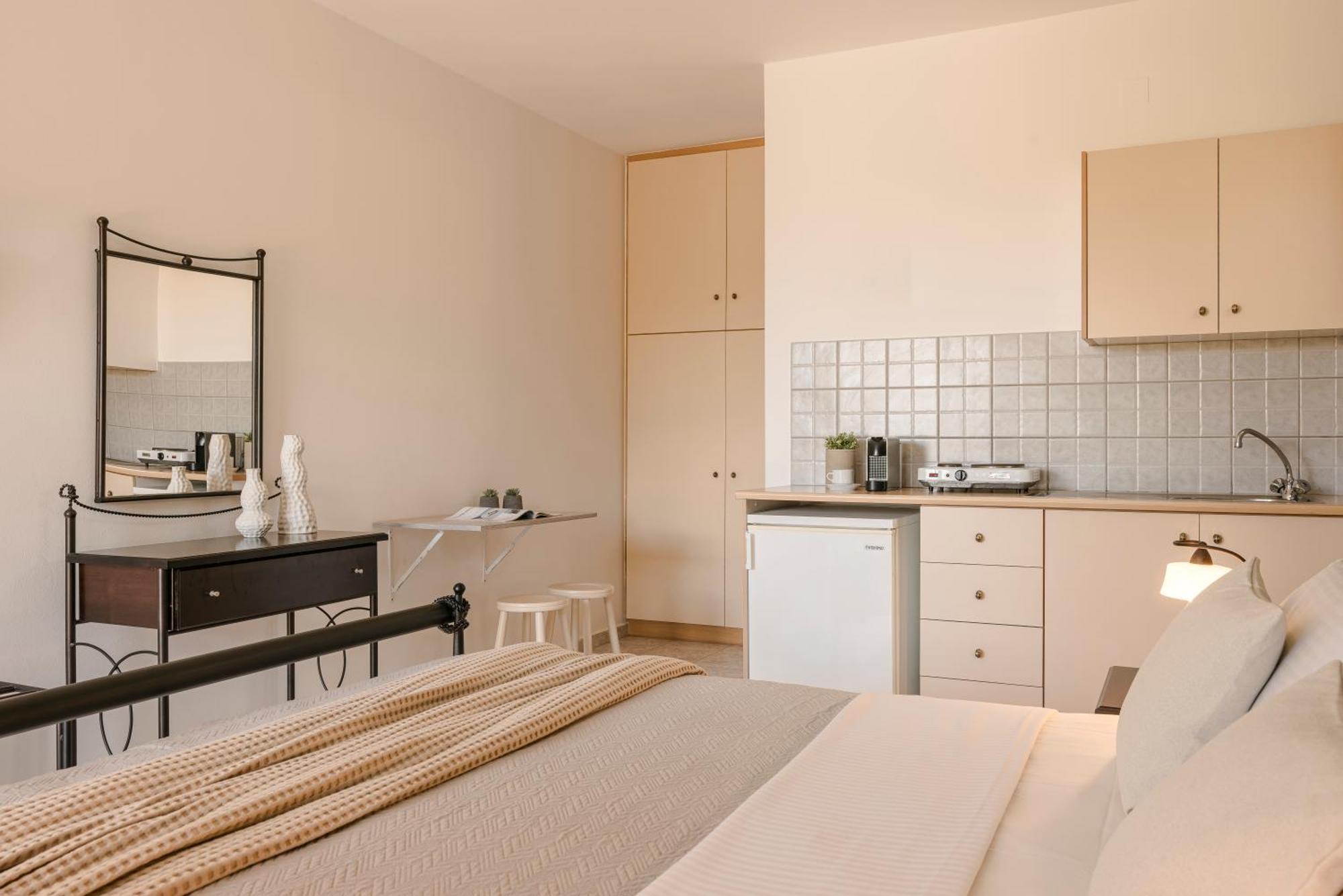 Evianna Studios Mousata Exteriér fotografie