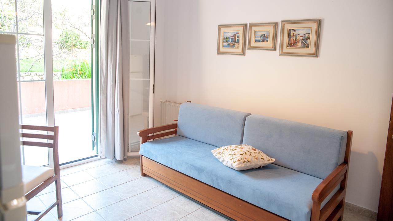 Evianna Studios Mousata Exteriér fotografie